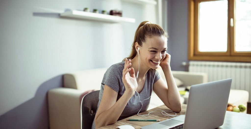 Remote Team Building - Employee playing game